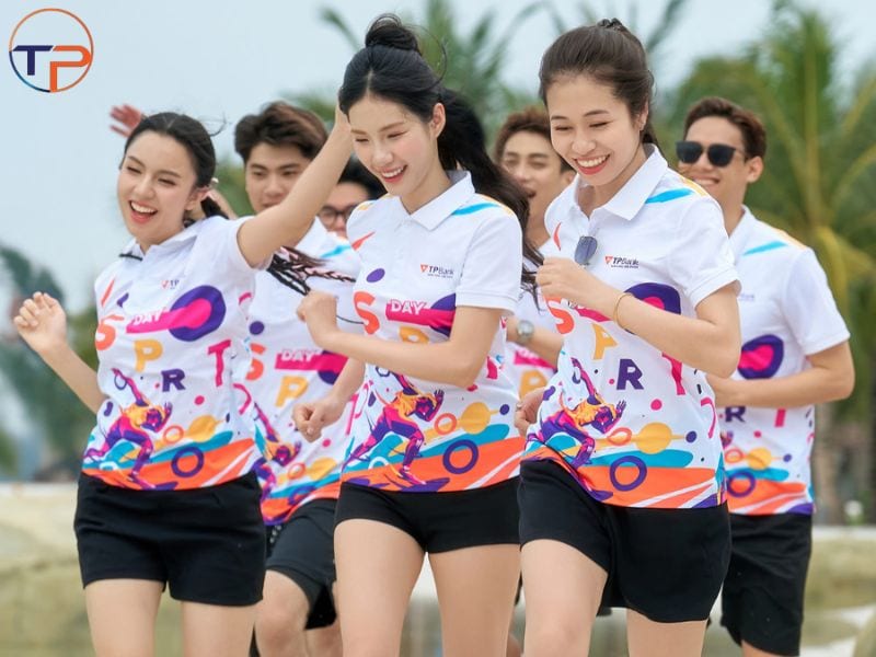 Gợi Ý Quà Tặng Nhân Viên Gen Z Ấn Tượng, Thiết Thực 35 Ao thun dong phuc