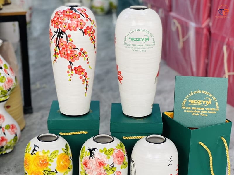 Top 5 Mẫu Lọ, Bình Hoa In Logo Làm Quà Tặng Doanh Nghiệp Đẹp 18 Binh hoa gom bat trang 1