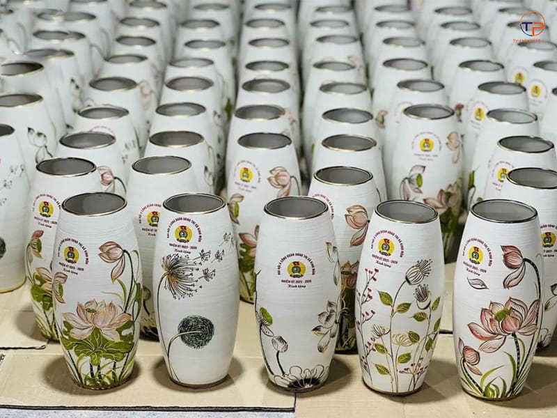 Top 5 Mẫu Lọ, Bình Hoa In Logo Làm Quà Tặng Doanh Nghiệp Đẹp 17 Binh hoa gom bat trang