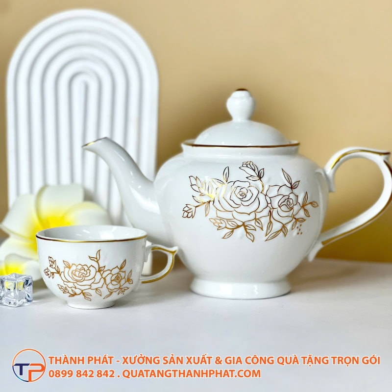 Bộ Ấm Trà Hoạ Tiết Hoa Hồng Chỉ Vàng In Logo 20 Bo am tra hoa tiet hoa hong chi vang in logo tien dung