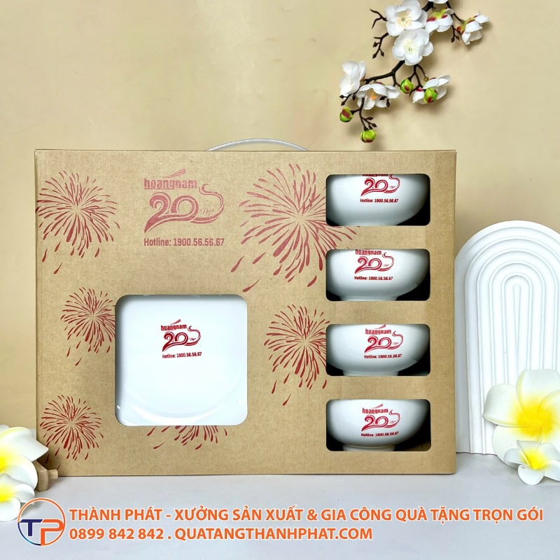 15+ Mẫu Quà Tặng Doanh Nghiệp Cho Người Về Hưu Tri Ân Sâu Sắc, Thiết Thực Nhất 11 Bo chen dia qua tang in logo sang trong