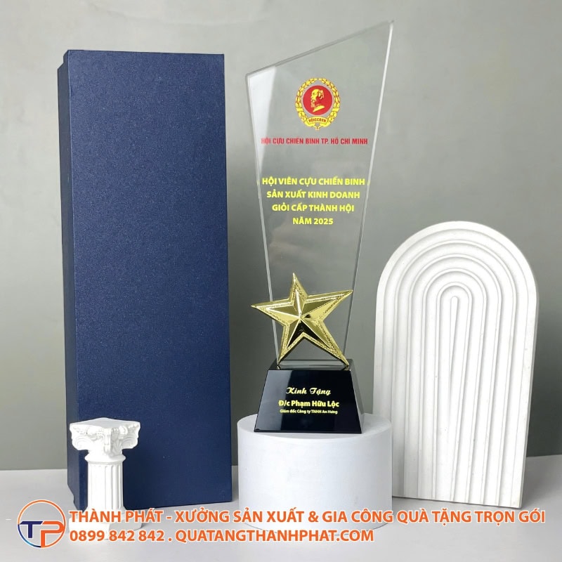 Cúp Vinh Danh Pha Lê Ngôi Sao Vàng 23 Cup vinh danh pha le ngoi sao vang sang trong