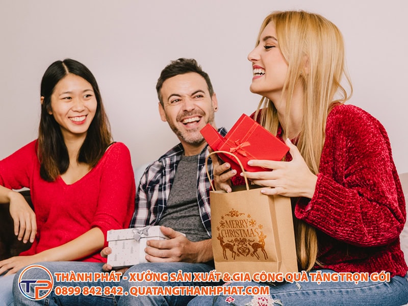 20+ Mẫu Quà Tặng Doanh Nghiệp Cho Người Nước Ngoài Âu, Mỹ, Nhật, Hàn Đẳng Cấp &Amp; Tinh Tế 16 Qua tang in logo cho nguoi nuoc ngoai