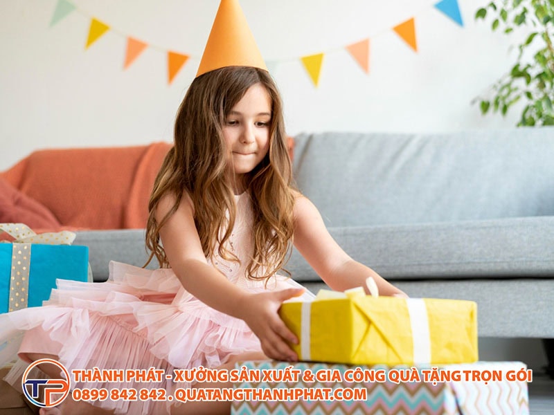 Top 25+ Mẫu Quà Tặng Doanh Nghiệp Cho Khách Hàng Nhí, Trẻ Em Thiết Thực Nhất 24 Qua tang y nghia cho tre em