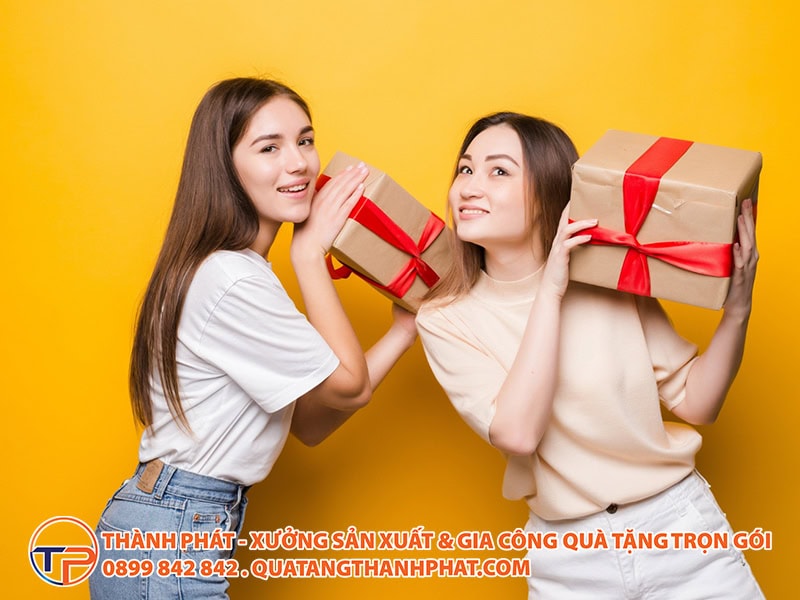 Phân Tích Sự Khác Biệt Trong Văn Hóa Tặng Quà Giữa Các Thế Hệ (Gen Z, Millennials, Gen X) 14 Bao bi qua tang gen z