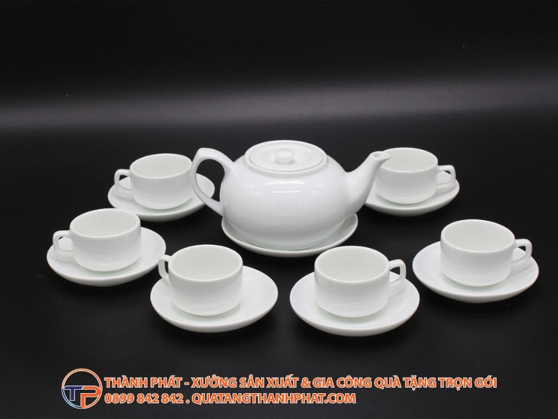 Gốm Bát Tràng Vs. Sứ Minh Long: Đâu Là Lựa Chọn Tối Ưu Cho Bộ Ấm Chén Quà Tặng Doanh Nghiệp Sang Trọng? 13 Bo am tra bat trang