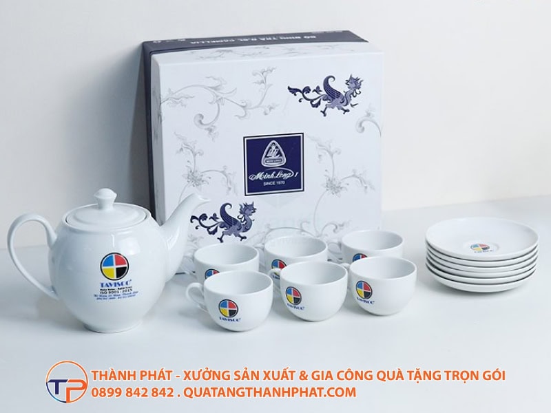 Gốm Bát Tràng Vs. Sứ Minh Long: Đâu Là Lựa Chọn Tối Ưu Cho Bộ Ấm Chén Quà Tặng Doanh Nghiệp Sang Trọng? 14 Bo am tra minh long