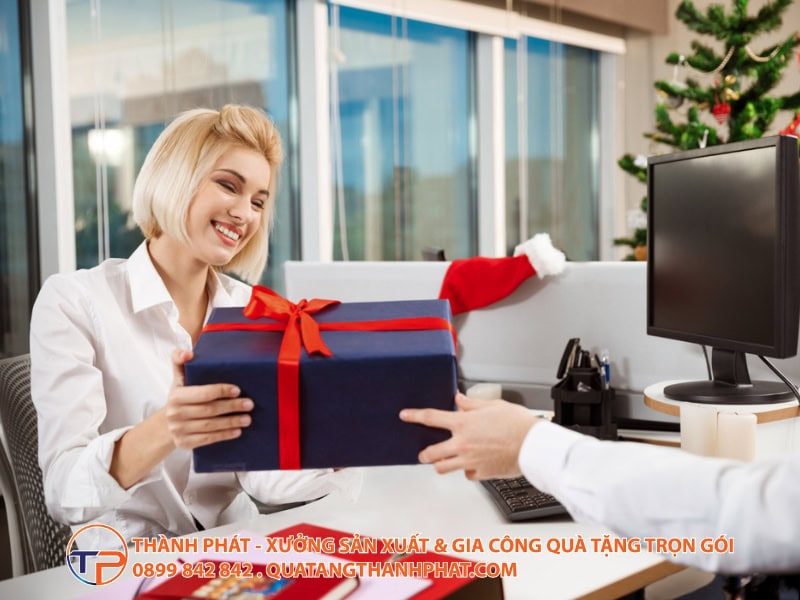 Sổ Tay Cao Cấp Vs Bút Ký Hàng Hiệu: Lựa Chọn Nào Tối Ưu Hơn Cho Đối Tác Vip? 13 Lua chon toi uu cho khach vip