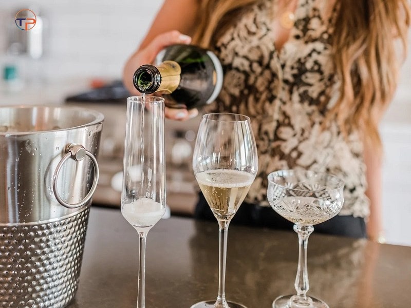 Top 5 Kiểu Ly Tặng Đối Tác Khách Hàng Sang Trọng, Độc Đáo 26 Ly champagne 2