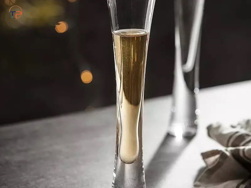 Top 5 Kiểu Ly Tặng Đối Tác Khách Hàng Sang Trọng, Độc Đáo 27 Ly champagne 3
