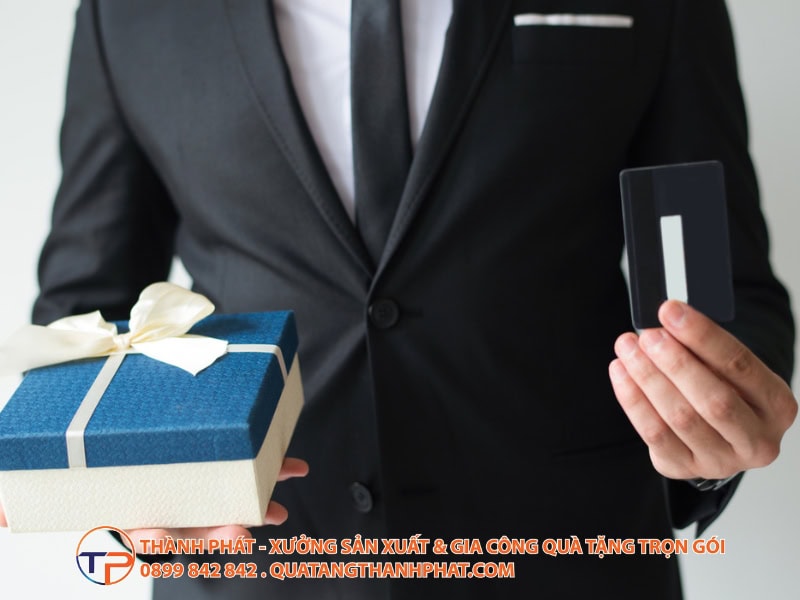 Sổ Tay Cao Cấp Vs Bút Ký Hàng Hiệu: Lựa Chọn Nào Tối Ưu Hơn Cho Đối Tác Vip? 14 Qua tang cao cap cho khach vip
