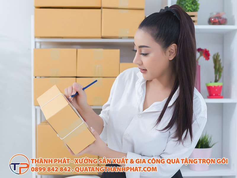 Quy Trình Kiểm Tra Chất Lượng (Qc) Quà Tặng Doanh Nghiệp Chuẩn Xác Trước Khi Nhận Hàng 14 Tip kiem tra qua tang khi nhan hang