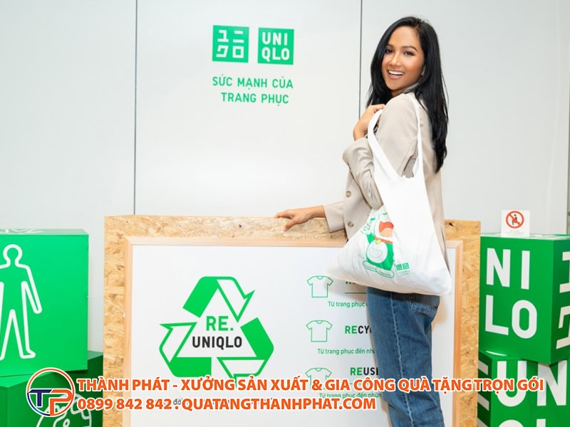 Giải Mã Các Chiến Dịch Quà Tặng Thành Công Từ Những Thương Hiệu Lớn Tại Việt Nam 12 Uniqlo qua tang