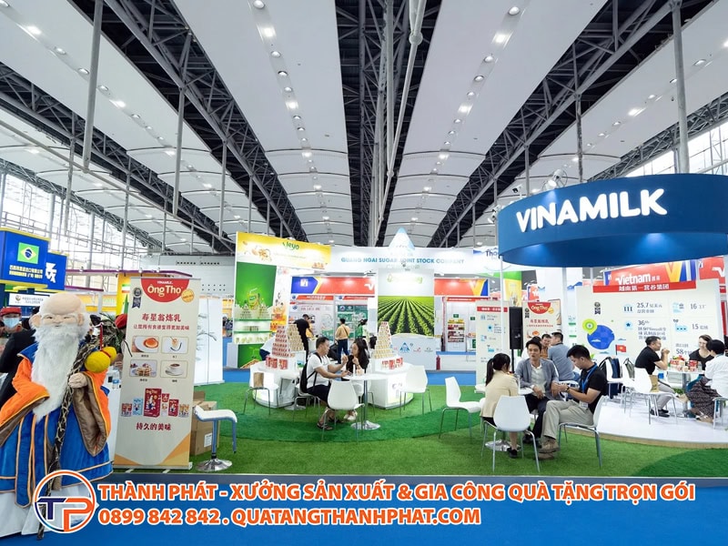 Giải Mã Các Chiến Dịch Quà Tặng Thành Công Từ Những Thương Hiệu Lớn Tại Việt Nam 10 Vinamilk tang qua khuyen mai