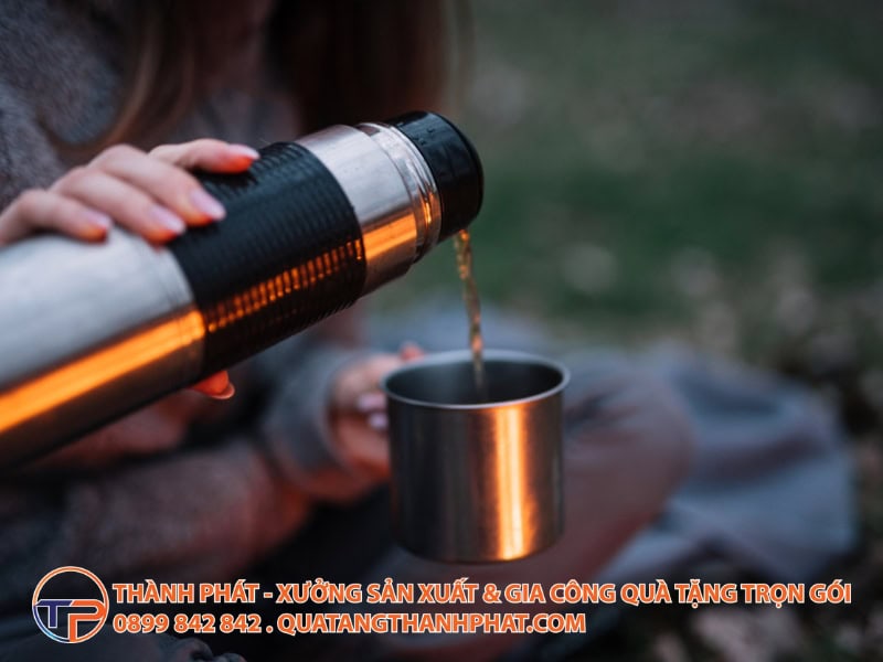 Nên Chọn Bình Nước Inox 316 Hay Inox 304 Để Làm Quà Tặng Y Tế 12 Binh giu nhiet inox dat chuan an toan