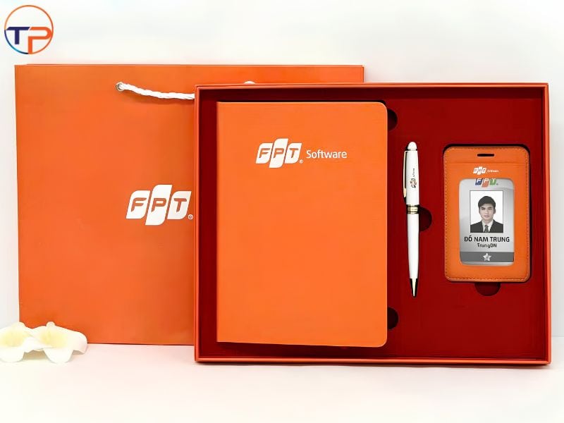 Gợi Ý Quà Tặng Onboarding (Welcome Kit) Độc Đáo, Tăng Gắn Kết 16 Bo giftset 1