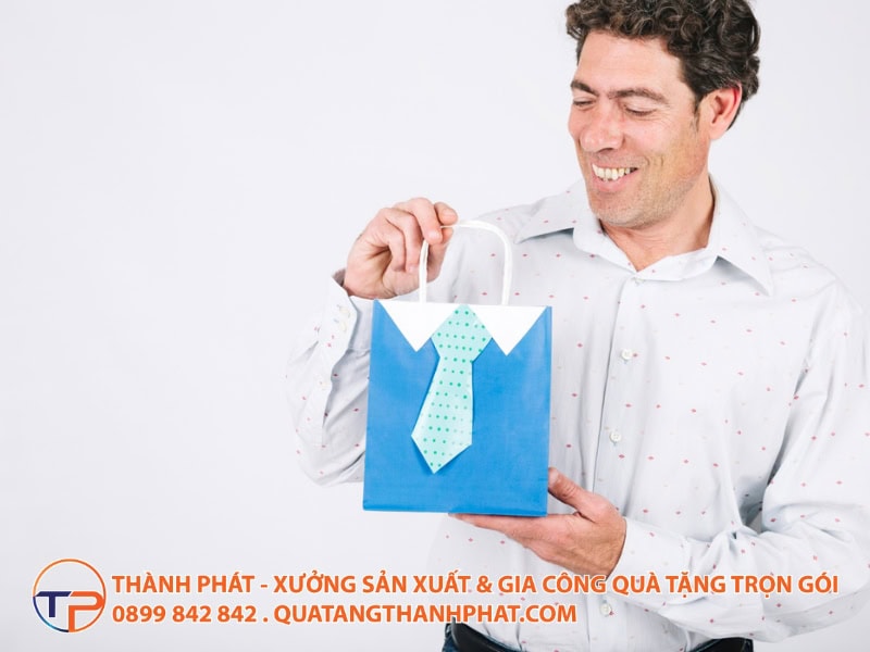 Quà Tặng Định Kỳ Cho Chuỗi Nhượng Quyền: Đồng Bộ Hình Ảnh Và Văn Hóa Thương Hiệu 25 Cac buoc chon qua tang chuoi thuong hieu dinh ky