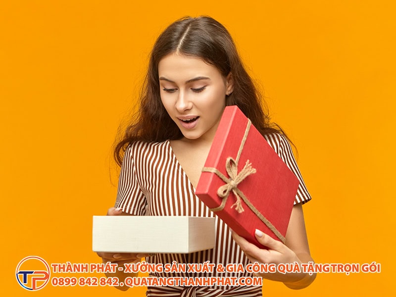 Chọn Tặng Một Món Quà Giá Trị Lớn Hay Tặng Nhiều Món Quà Nhỏ Định Kỳ? 16 Chien luoc tang qua tinh te