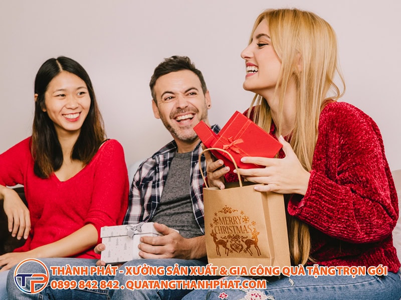 Quà Tặng Công Nghệ Vs Quà Tặng Thủ Công Mỹ Nghệ: Phân Tích Ưu Và Nhược Điểm 14 Tang qua thu cong my nghe doc dao