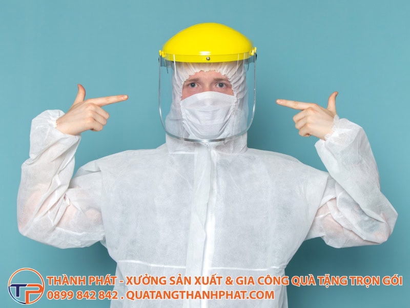Đồng Phục Doanh Nghiệp: Khi Nào Là Quà Tặng, Khi Nào Chỉ Là Chi Phí Bắt Buộc? 11 4 yeu to giup dong phuc tro thanh mon qua y nghia