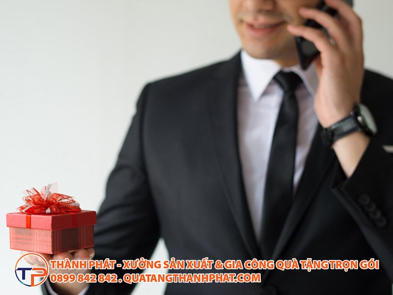 Tiêu Chí Phân Loại Tệp Khách Hàng (Vip, Thường Xuyên, Vãng Lai) Để Định Mức Quà Tặng Phù Hợp. 11 Chon qua phu hop ngan sach