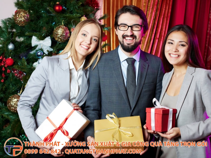 Bí Quyết Chọn Quà Cho Tổng Giám Đốc Tập Đoàn Và Khách Vip 11 Nghe thuat trao qua