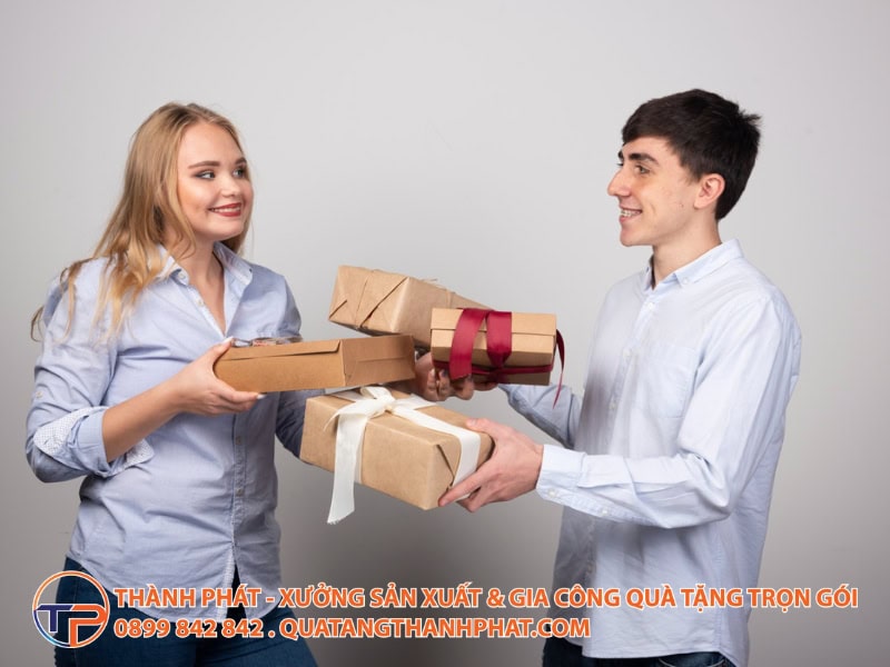 15+ Mẫu Quà Tặng Offboarding Nhân Viên Nghỉ Việc Độc Đáo, Ý Nghĩa 17 Qua tang offboarding nhan vien nghi viec y nghia