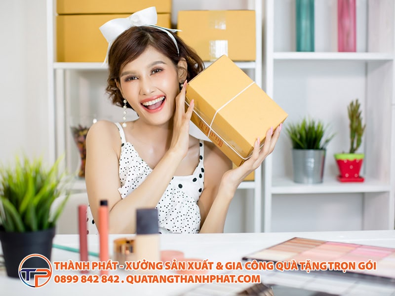 Quà Tặng &Quot;Theo Trend&Quot; Vs. Quà Tặng &Quot;Kinh Điển&Quot;: Phân Tích Rủi Ro Và Cơ Hội 10 Qua tang theo tren hay qua tang kinh dien