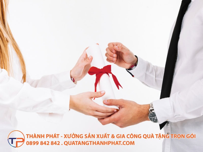 15+ Mẫu Quà Tặng Offboarding Nhân Viên Nghỉ Việc Độc Đáo, Ý Nghĩa 27 Vi sao doanh nghiep can tang qua offboarding
