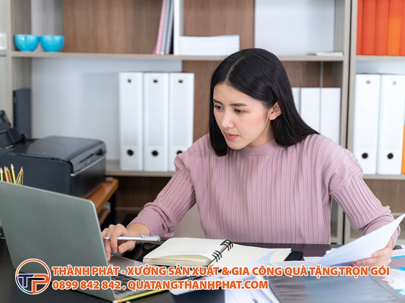 Tặng Quà Cho Khách Hàng, Nhân Viên Có Phải Xuất Hóa Đơn Vat Không? Hướng Dẫn Cách Ghi Hóa Đơn. 12 Xuat hoa don qua tang nhan vien hop le