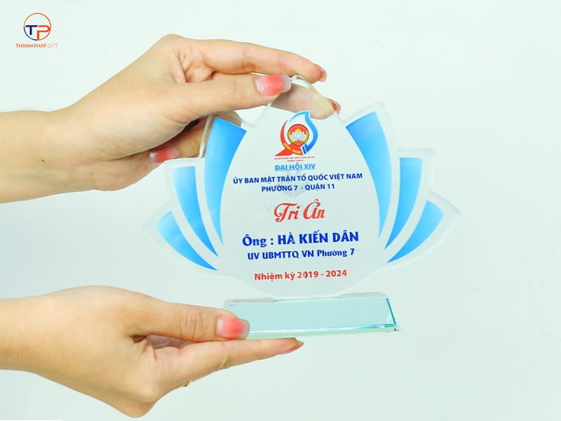 Quà Tặng Vinh Danh: Ý Nghĩa, Phân Loại, Ứng Dụng &Amp; Lưu Ý Lựa Chọn 13 Ky niem chuong