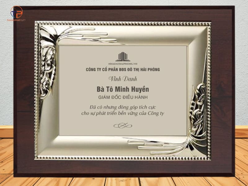 Quà Tặng Vinh Danh: Ý Nghĩa, Phân Loại, Ứng Dụng &Amp; Lưu Ý Lựa Chọn 15 Vat pham vinh danh